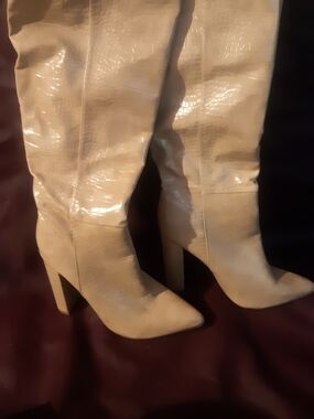 Ladies Cream Knee-High Pointed Toe Block Heel Boots
